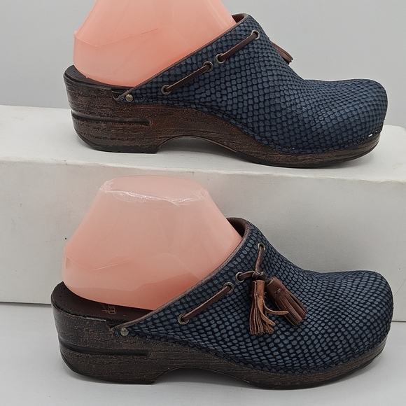 Dansko blue suede grid w/tassels classic clog shoes size 38 US size 7.5/ 8 htf - Picture 2 of 16